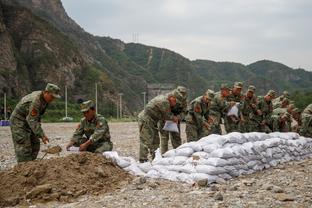 B费是欧洲杯预选赛直接参与10球及以上5人中唯一的中场球员